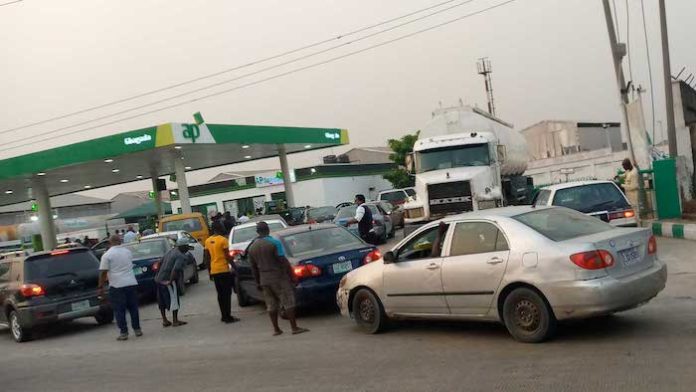 Oil marketers close filling stations as petrol scarcity extends to Lagos