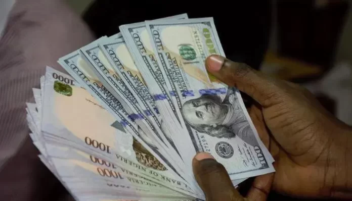 Naira continues its downward trend, depreciates to N950/$