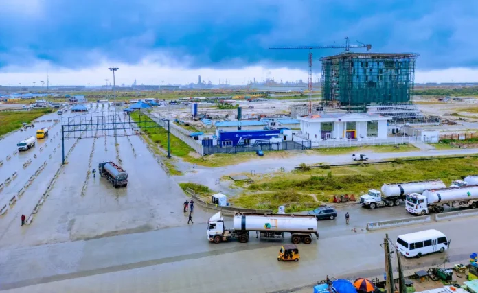 300 NNPC Trucks Coverge On Dangote Refinery To Lift Petrol